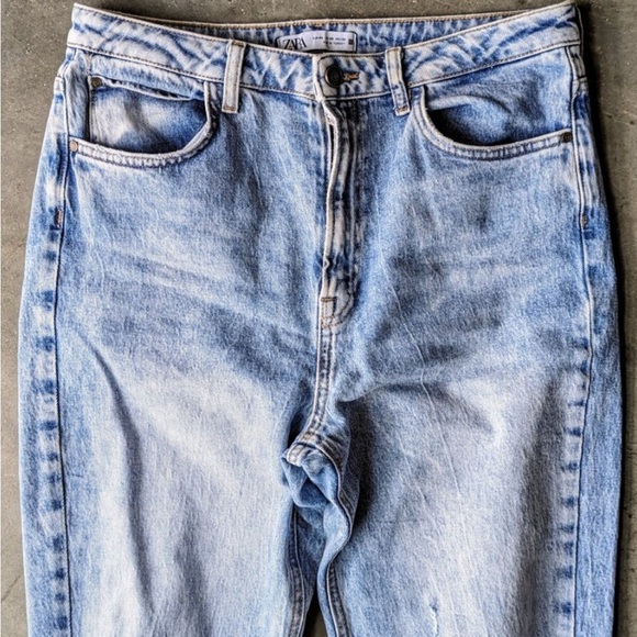 Zara Blue Jeans High Rise Ripped Knee Flared Distressed Jeans size 8 - Picture 4 of 6